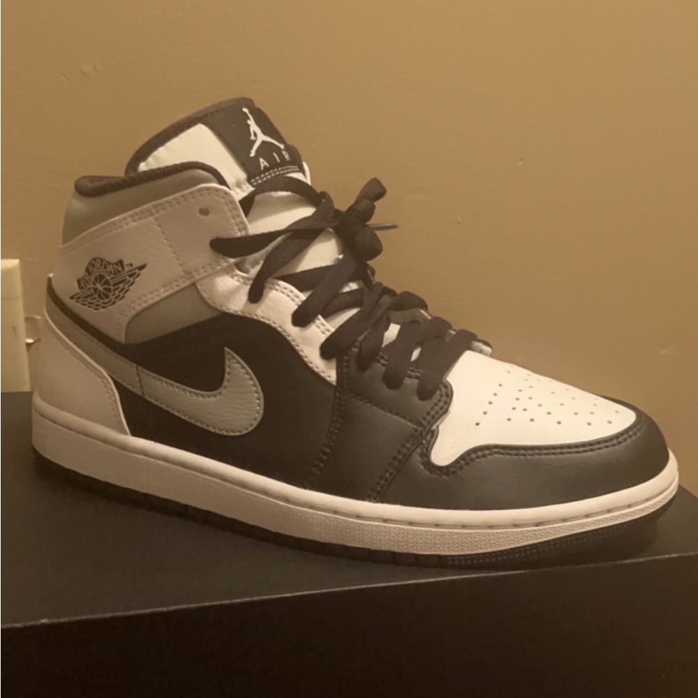 Air Jordan one mid (men)